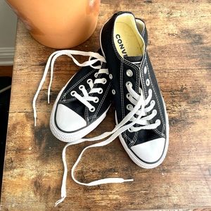 Low-top Converse 🌟